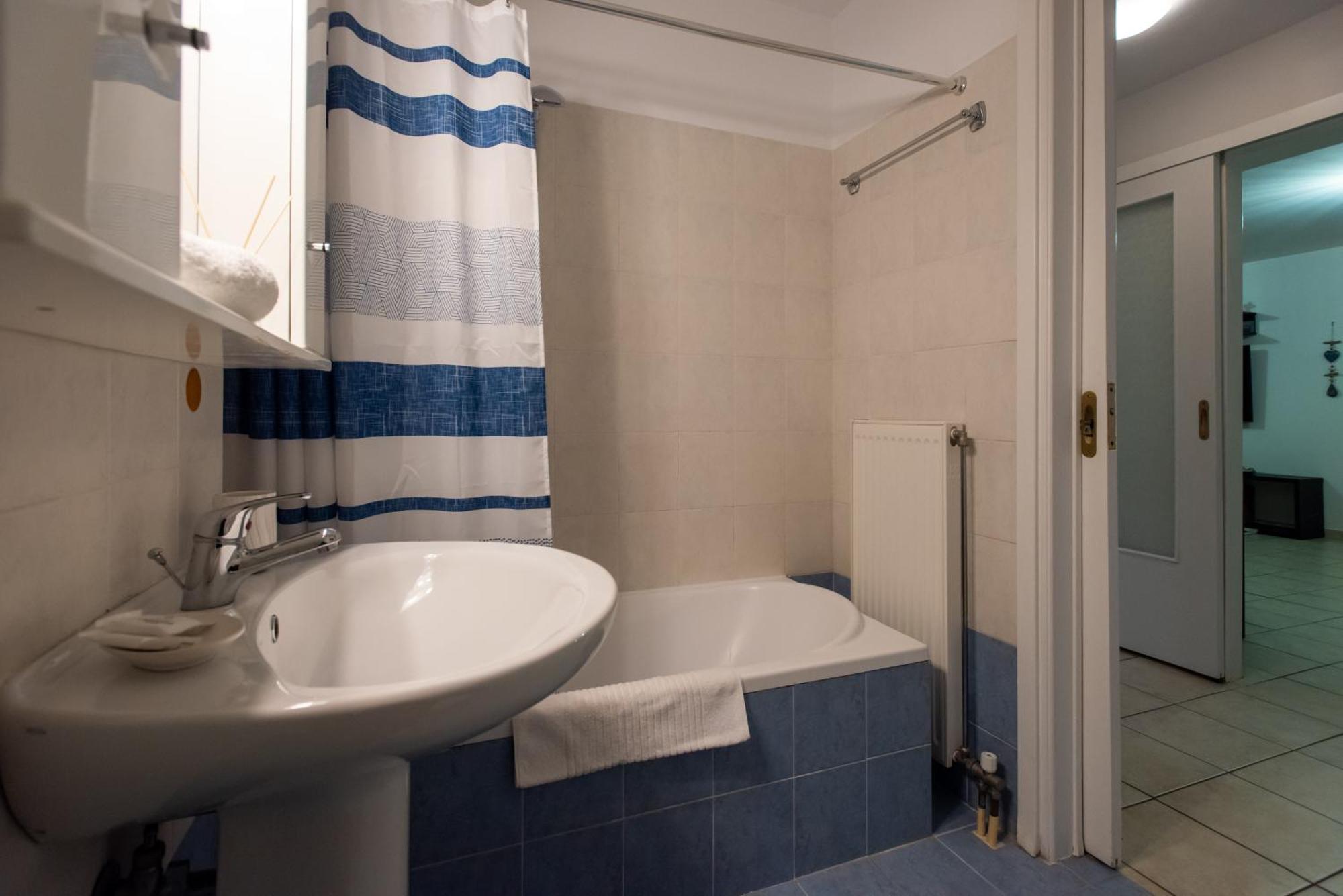 Kg Acropolis Escape Spa Apartment Athena Bagian luar foto